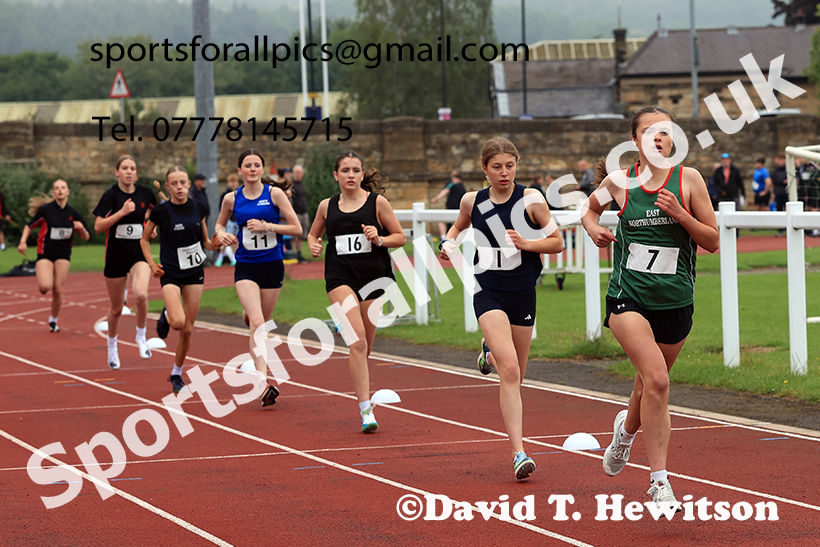 Girls 800 metres, 2025 Northumberland Schools Track and Fields, Wentworth, Hexham. Photo: David T. Hewitson/Sports for All Pics